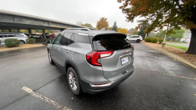 Used 2024 Silver GMC SLT image 5