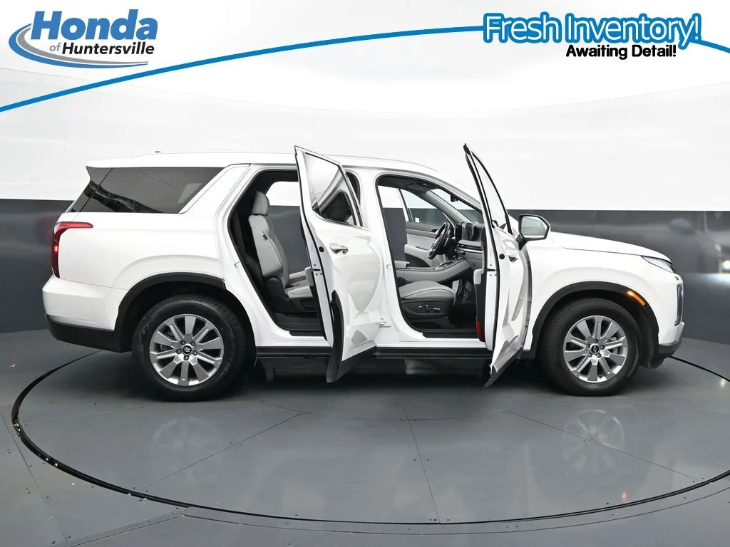 Used 2025 White Hyundai SEL image 38