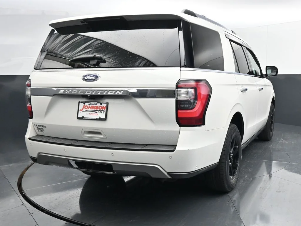 Used 2021 White Ford Limited image 6