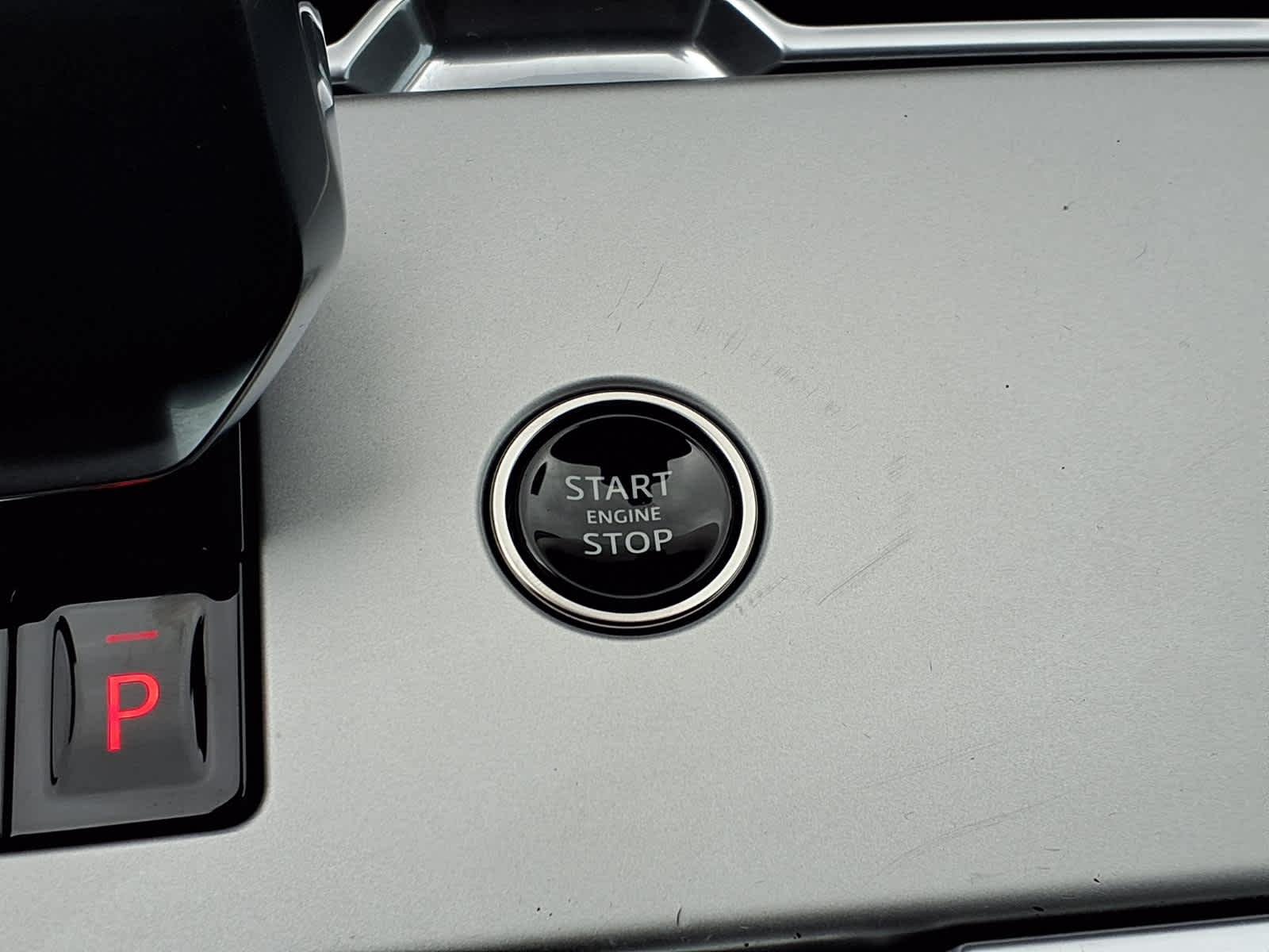 Certified Used 2025 Santorini Black Metallic Land Rover SE image 18