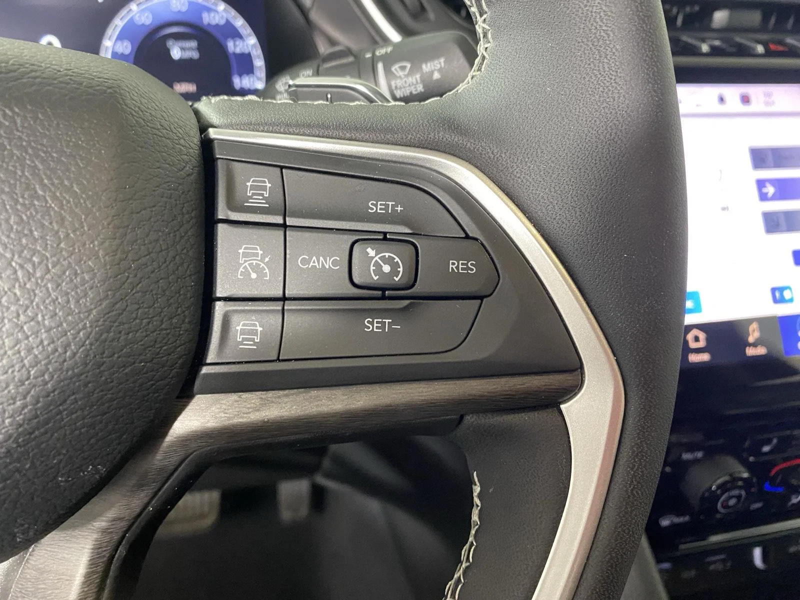 Used 2023  Jeep  image 16