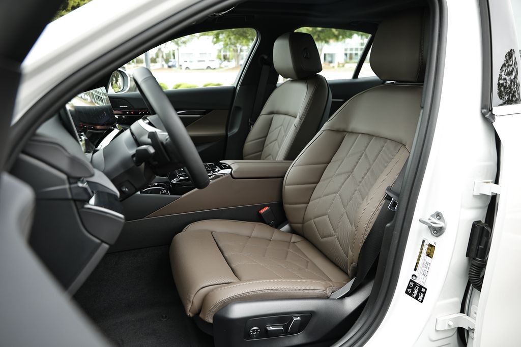 New 2027 Mineral White Metallic BMW 530i xDrive image 20