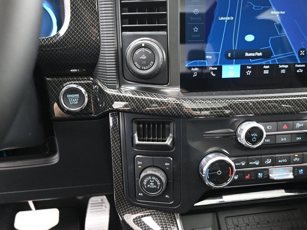 New 2025 Iconic Silver Metallic Ford Lariat image 19