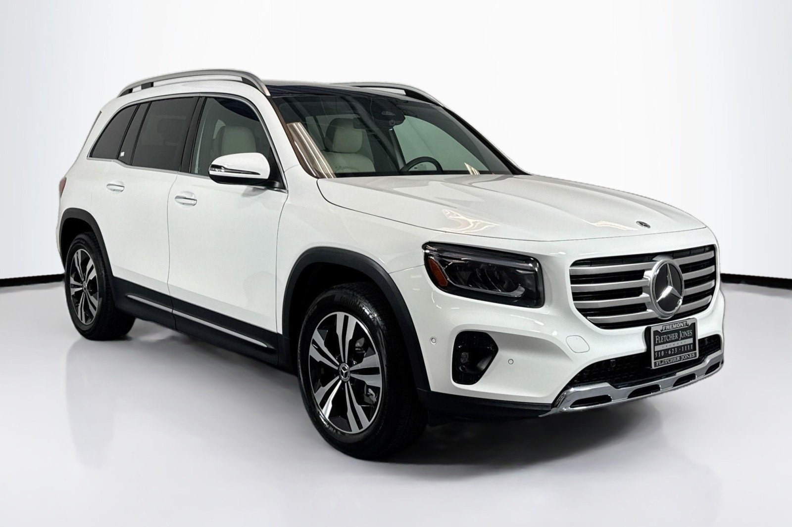 Certified Used 2026 Polar White Mercedes-Benz GLB 250 4MATIC® SUV image 3