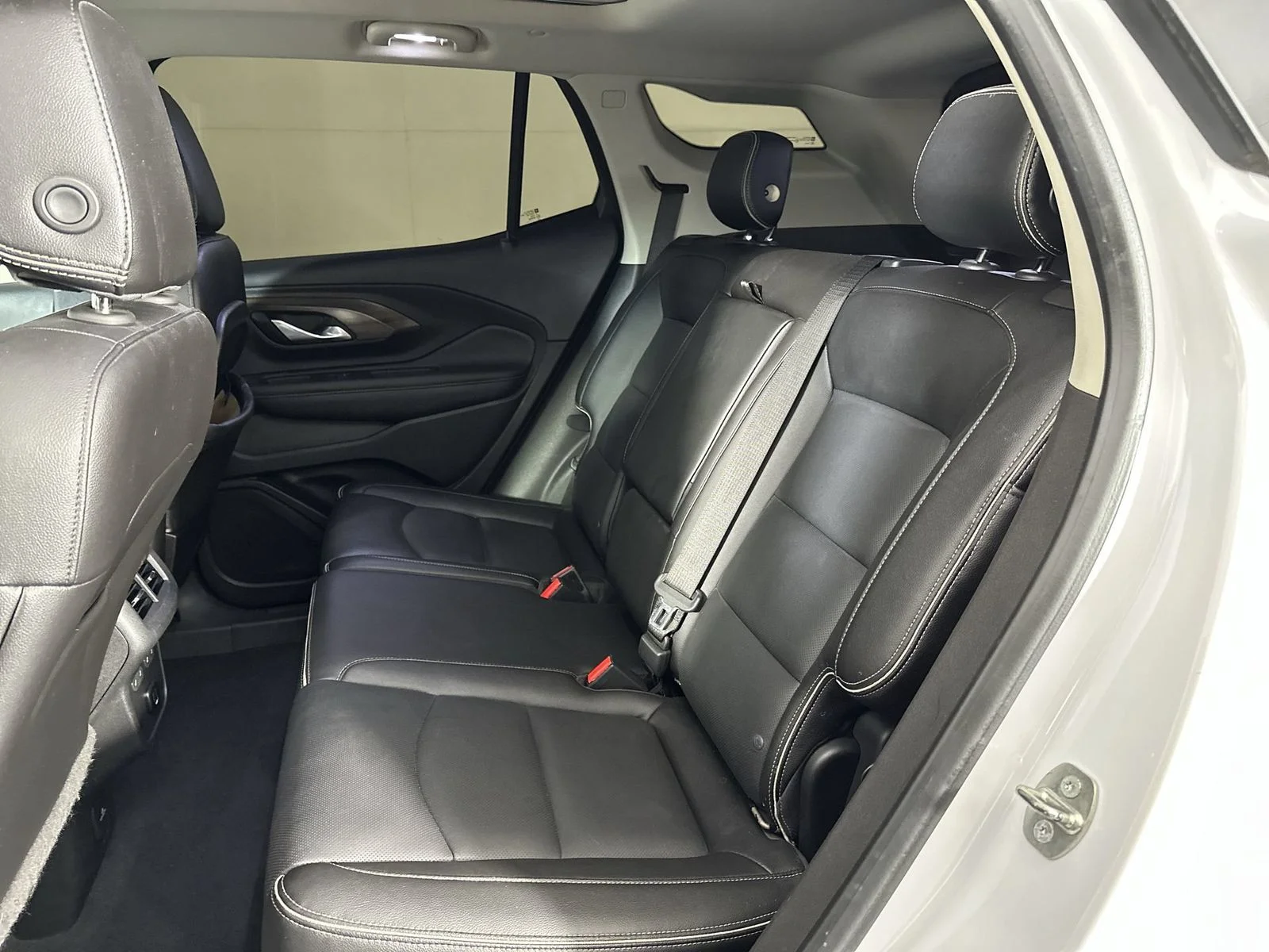 Used 2018 White GMC Denali image 23
