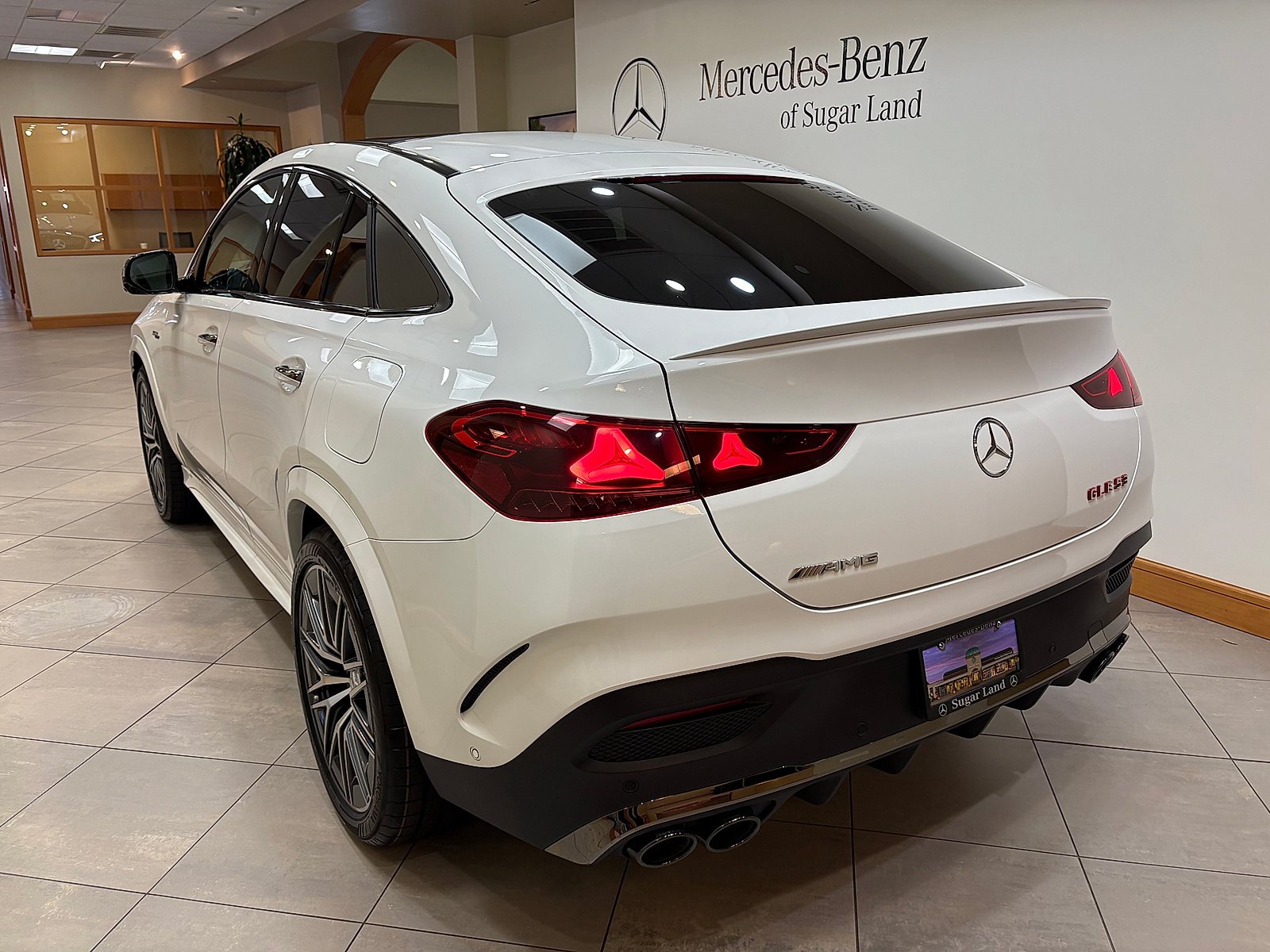 New 2027 MANUFAKTUR Moonlight White Metallic Mercedes-Benz AMG® GLE 53e image 33