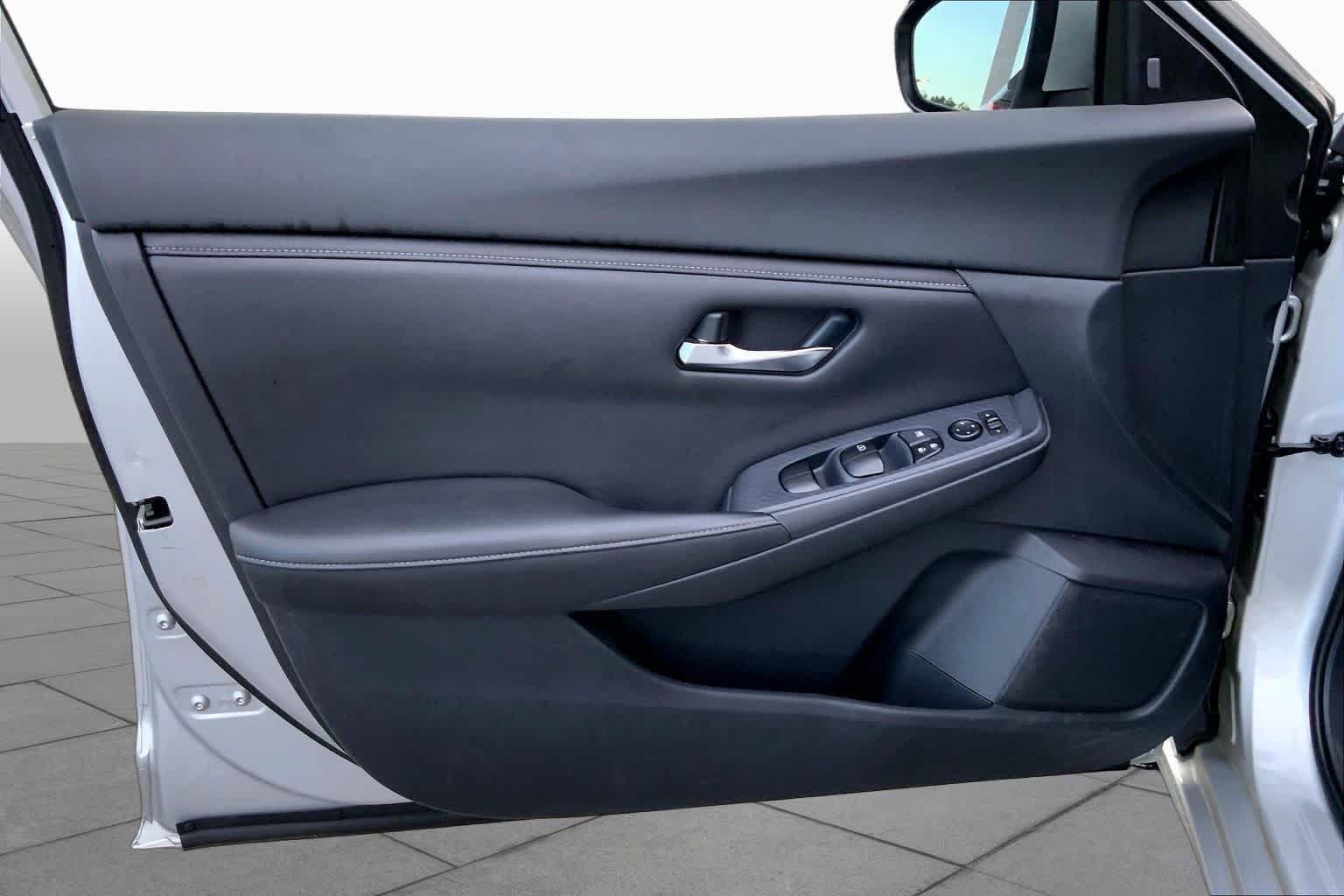 Used 2020 Brilliant Silver Metallic Nissan S image 19