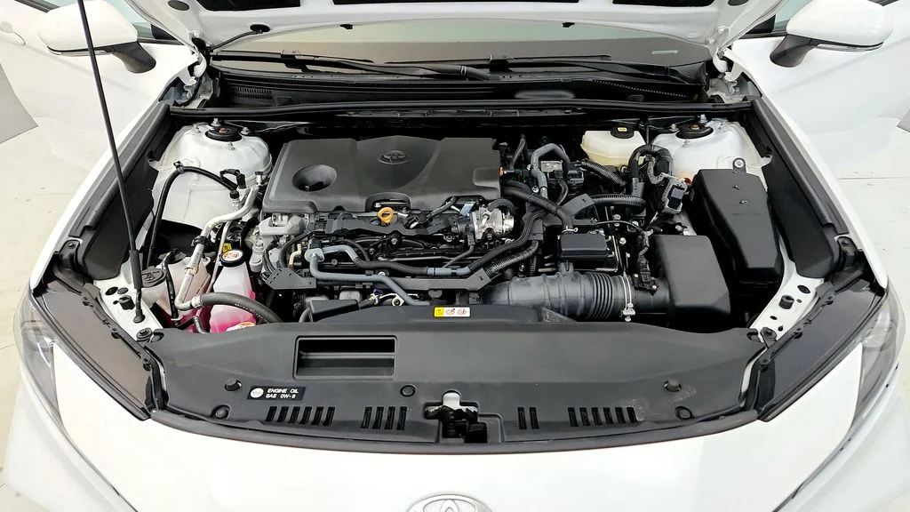 Used 2025 White Toyota LE image 23