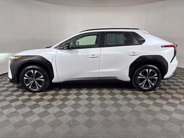 Certified Used 2024 Pearl Toyota XLE image 7