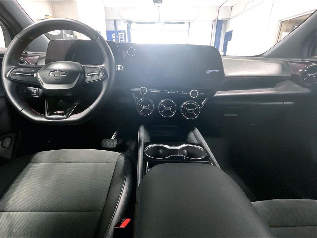 Used 2025 Gray Chevrolet RS image 21