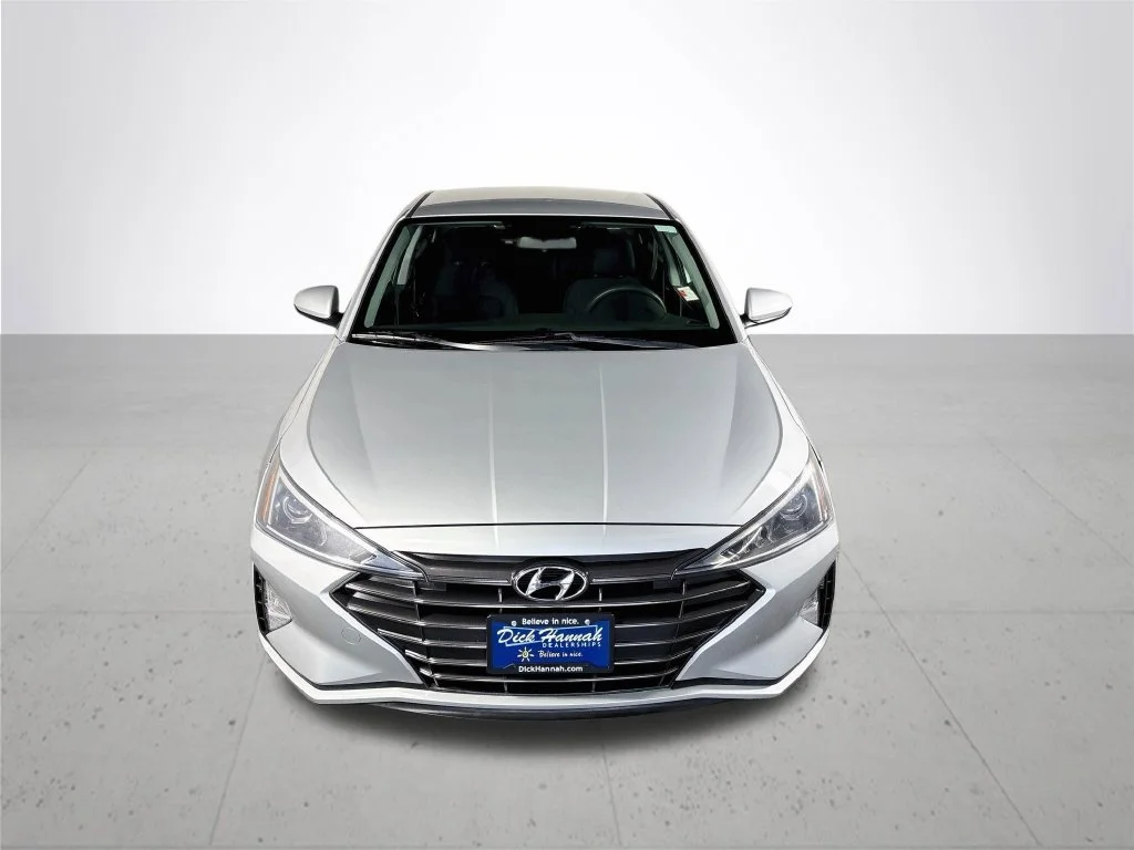 Used 2019 Silver Hyundai SE image 3