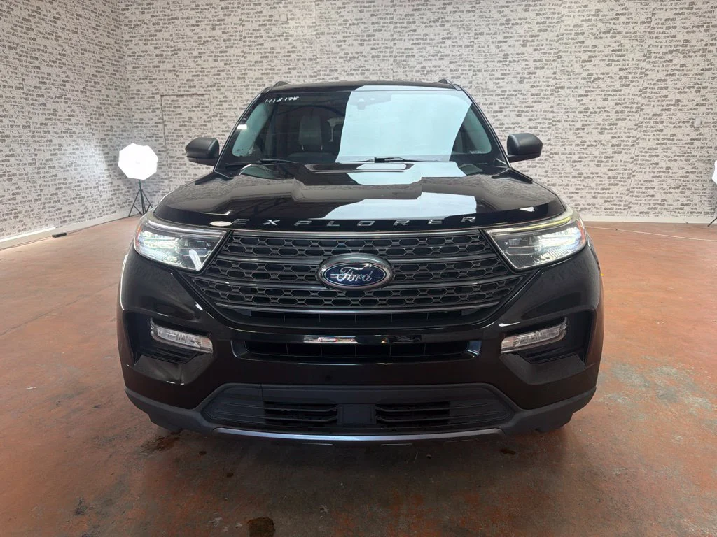 Used 2021 Agate Black Metallic Ford XLT image 2