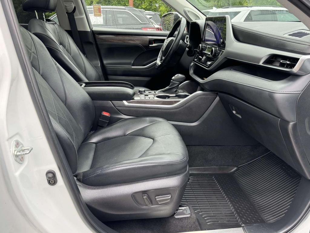 Used 2023 Beige Toyota Platinum image 14