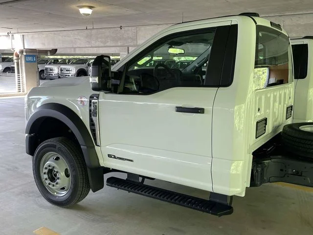 New 2025 Oxford White Ford F-550® XL image 4