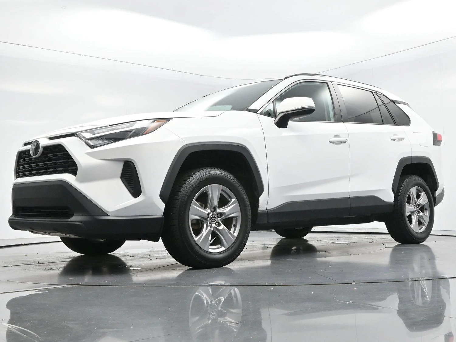 Used 2022 White Toyota XLE image 44