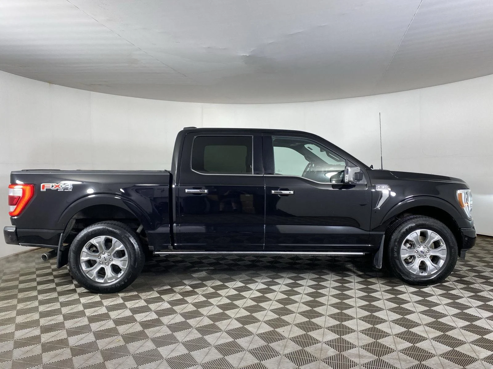 Used 2023 Agate Black Ford Platinum image 8