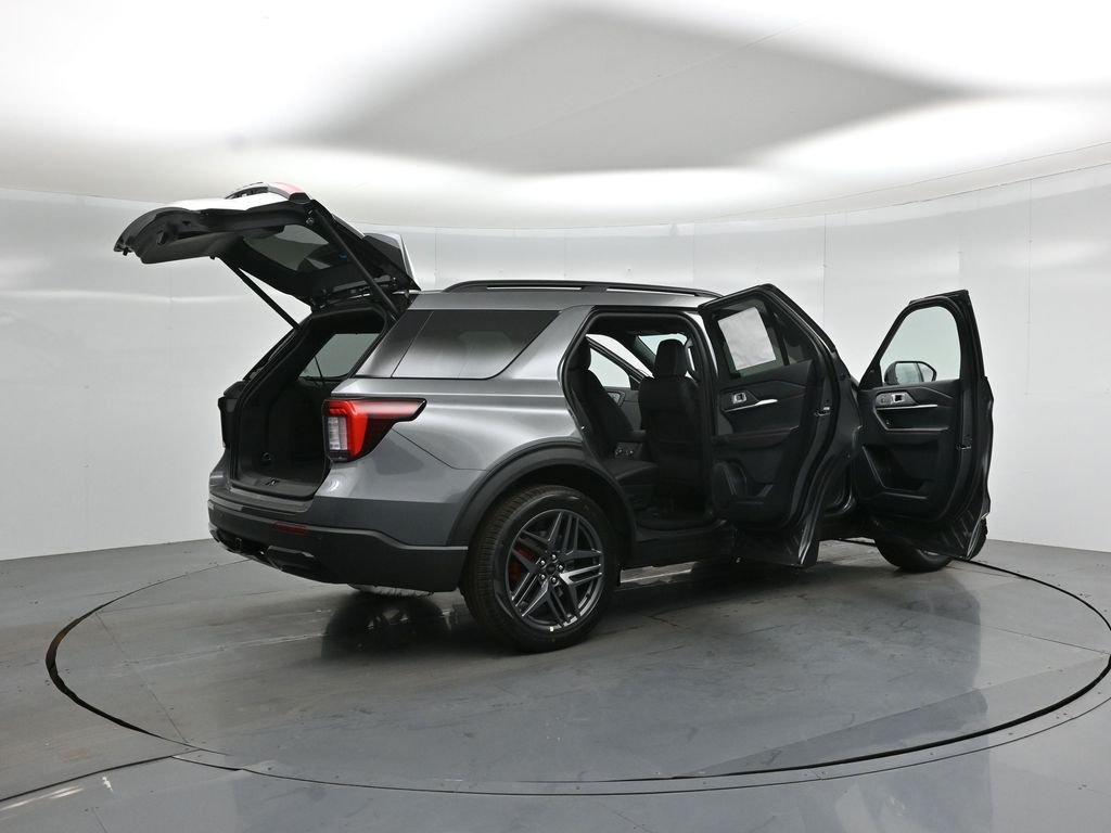 New 2026 Carbonized Gray Metallic Ford ST-Line image 5