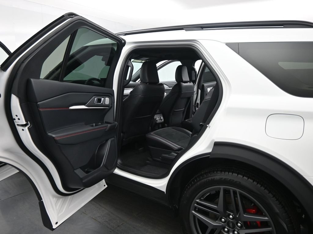 New 2026 Star White Metallic Tri-Coat Ford ST image 17