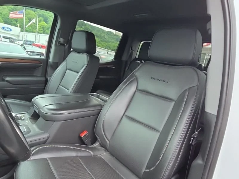 Used 2023 White GMC Denali image 11