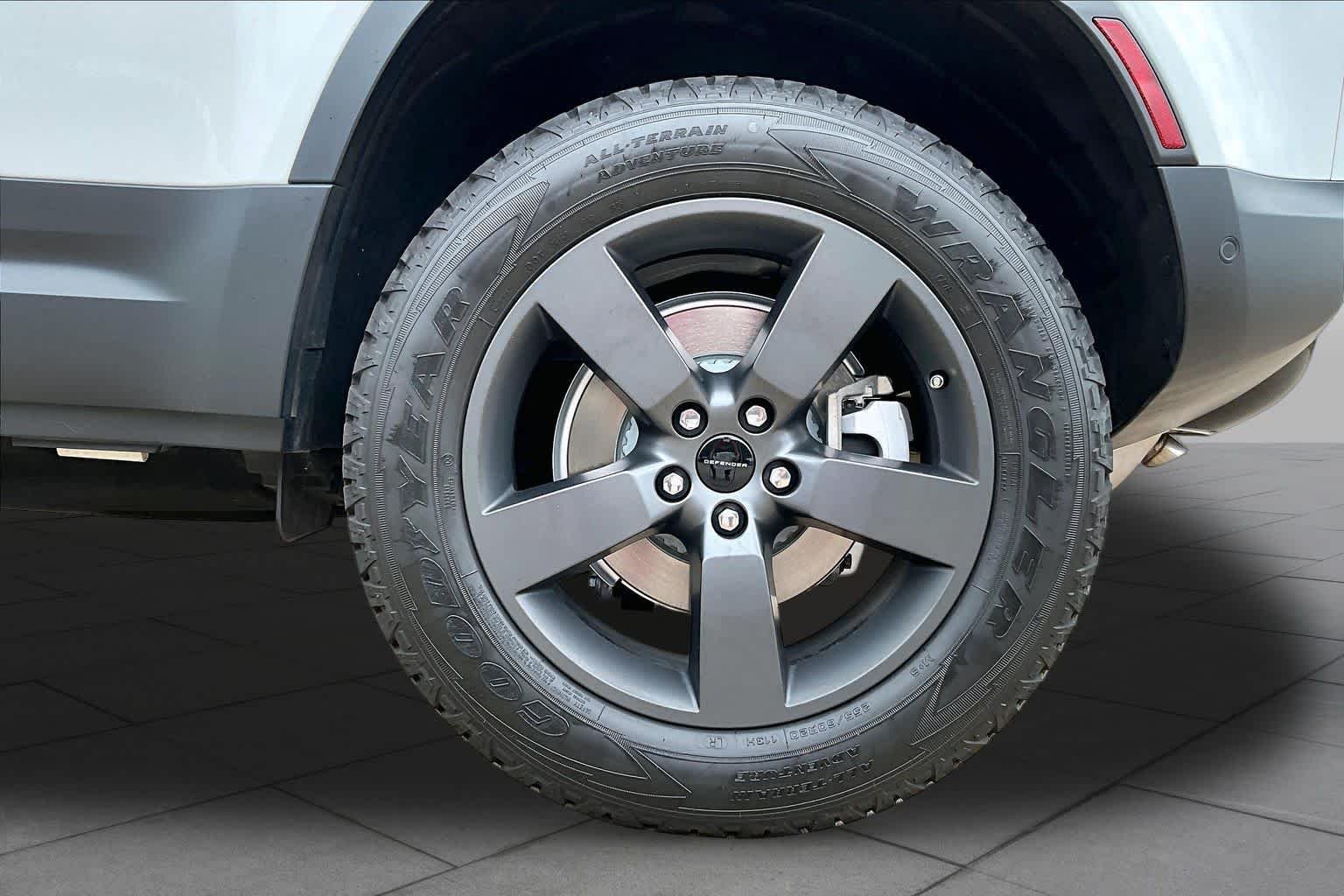 Used 2026 Fuji White Land Rover S image 12