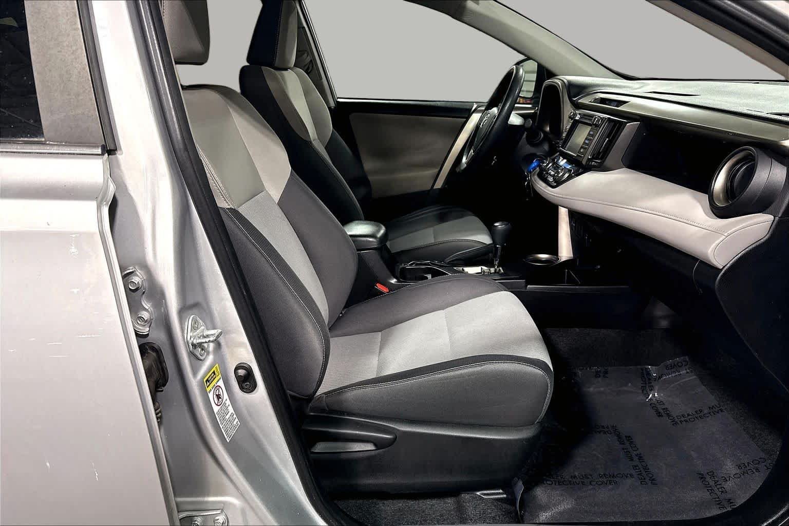 Used 2015 Classic Silver Metallic Toyota XLE image 9