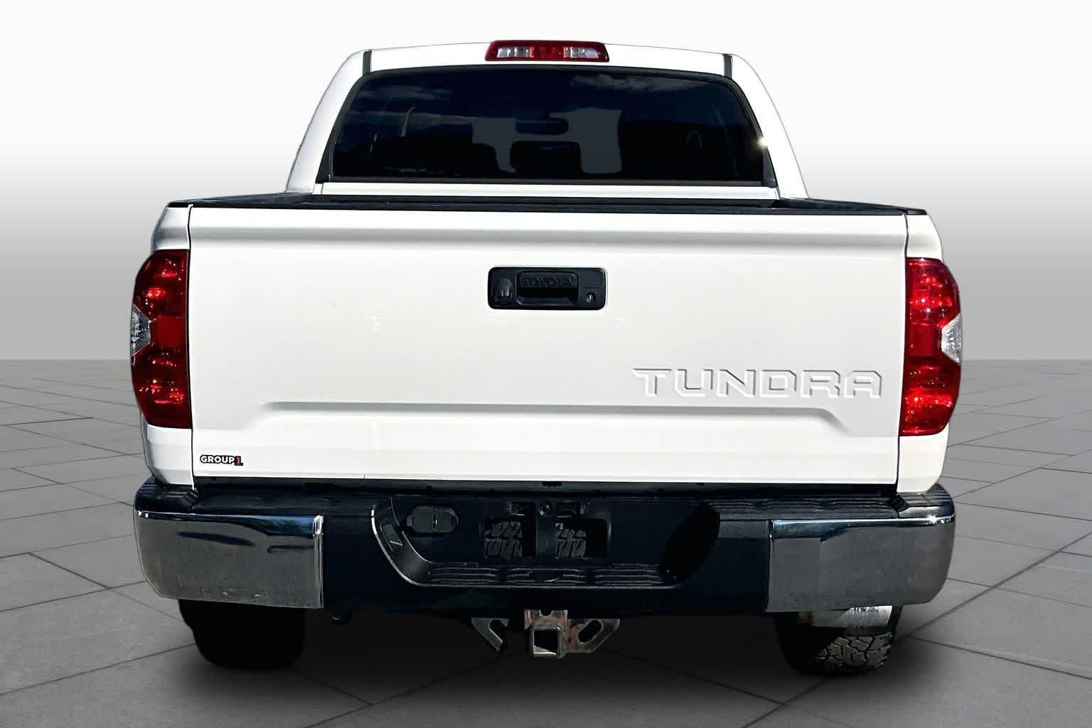 Used 2015 Super White Toyota SR5 image 4