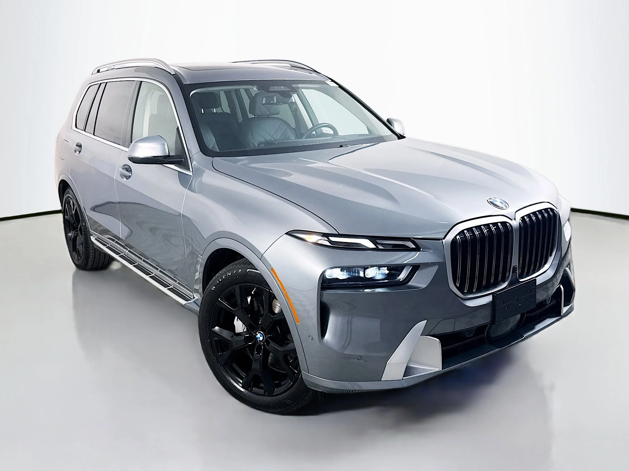 Used 2026 Skyscraper Gray Metallic BMW xDrive40i image 1