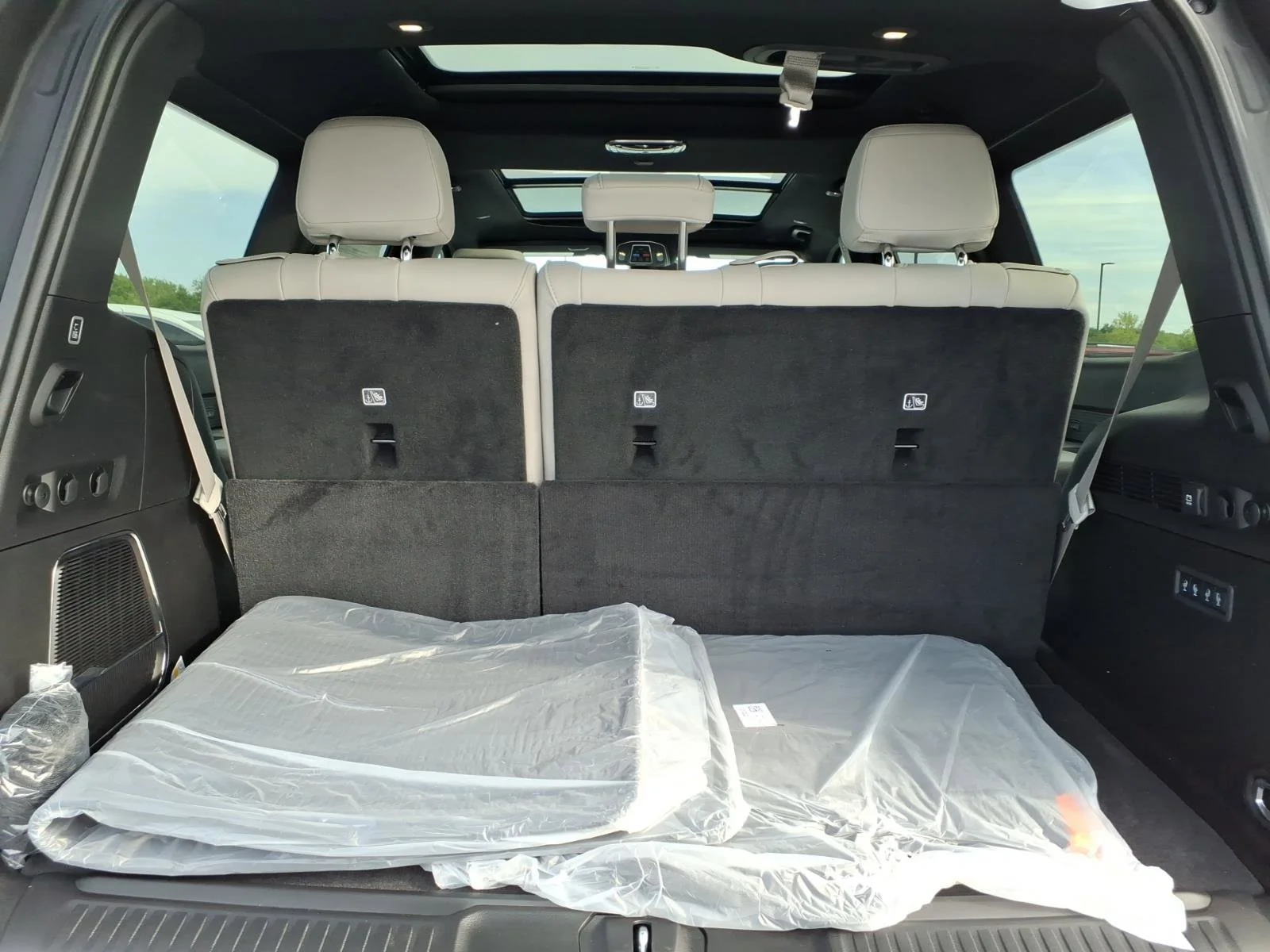 New 2026 Bright White Clear-Coat Exterior Paint Jeep Limited Altitude image 20