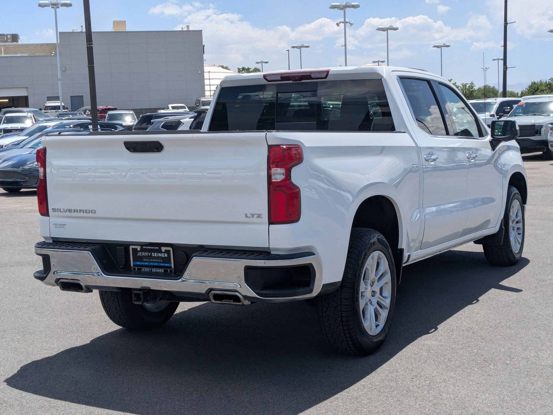 Used 2022 Summit White Chevrolet LTZ image 5
