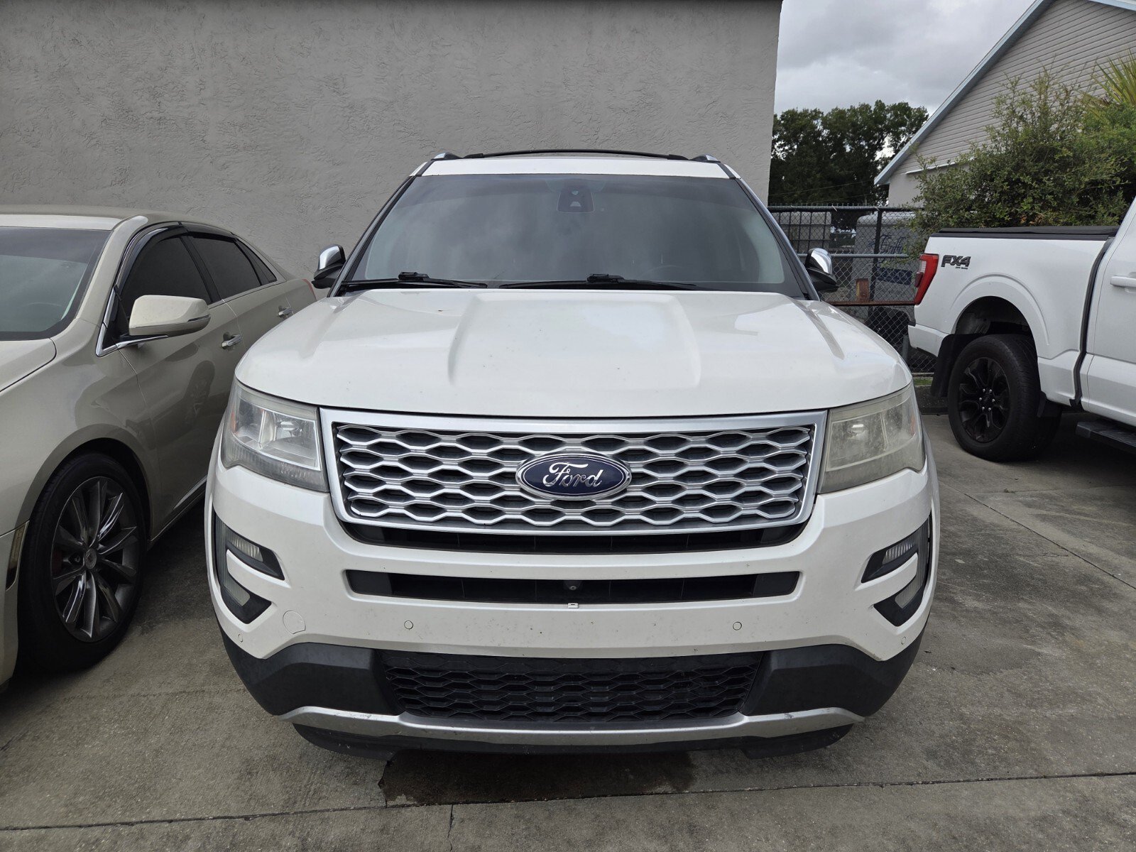Used 2017 White Platinum Clearcoat Metallic Ford Platinum image 1