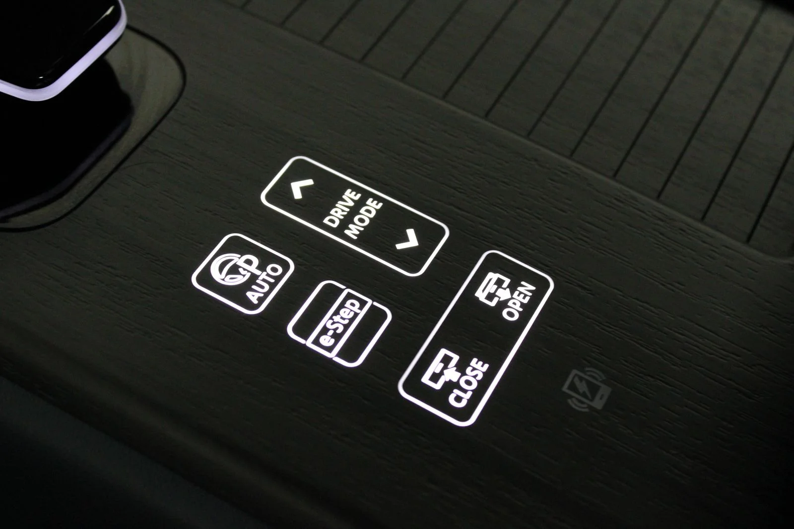 Used 2024 White Nissan PLATINUM+ e-4ORCE image 30