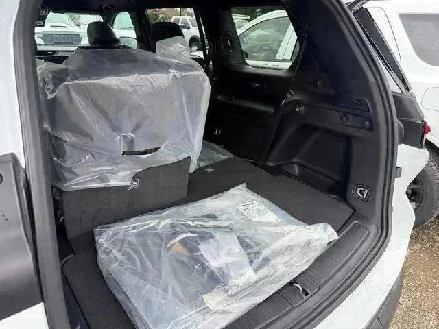 New 2026 Bright White Clear-Coat Exterior Paint Jeep Laredo image 27