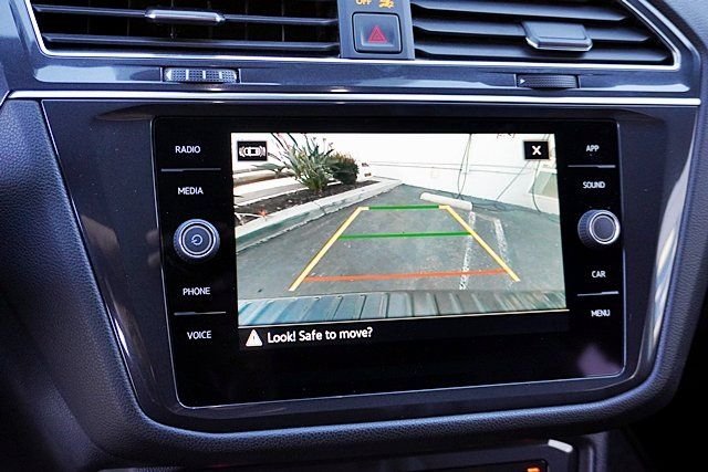 Used 2023 Silver Volkswagen 2.0T SE R-Line Black image 27