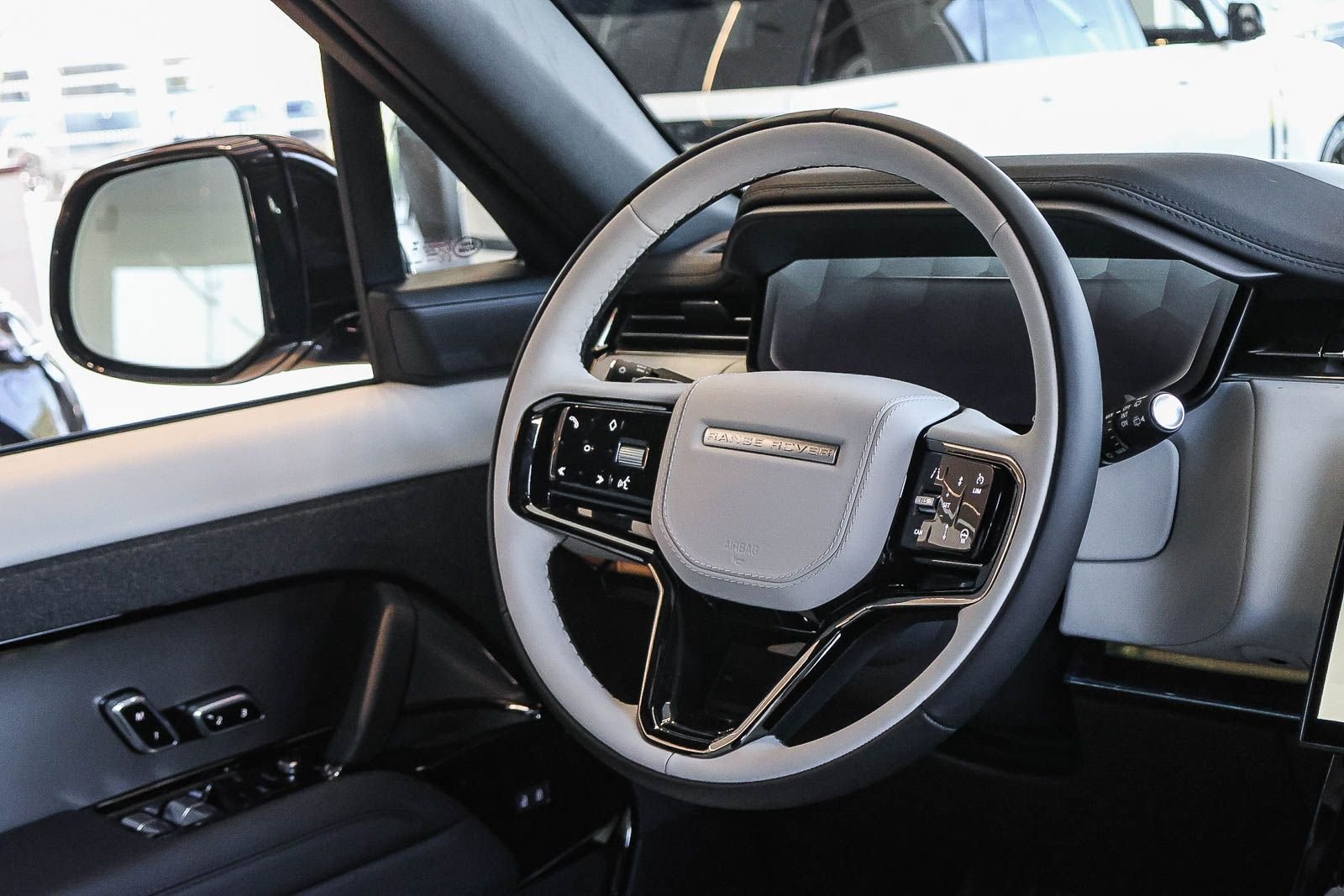 New 2026 Varesine Blue Land Rover Dynamic SE image 19