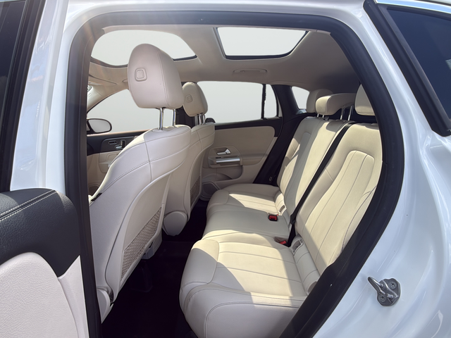 Used 2021 White Mercedes-Benz GLA 250 image 26