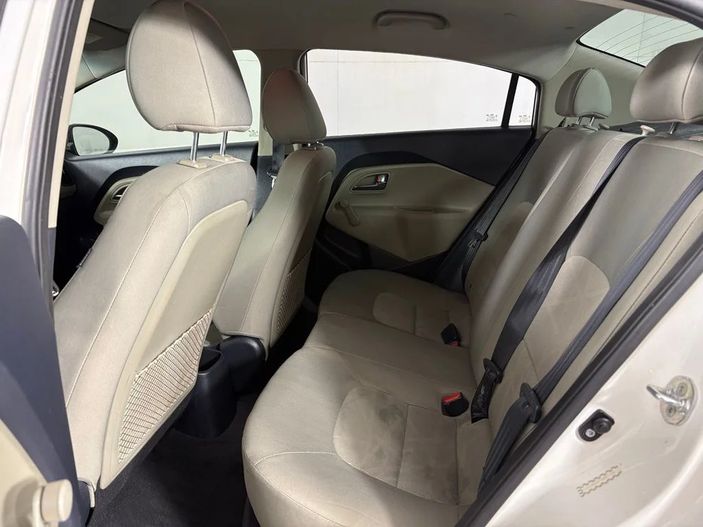 Used 2016 White Kia LX image 29