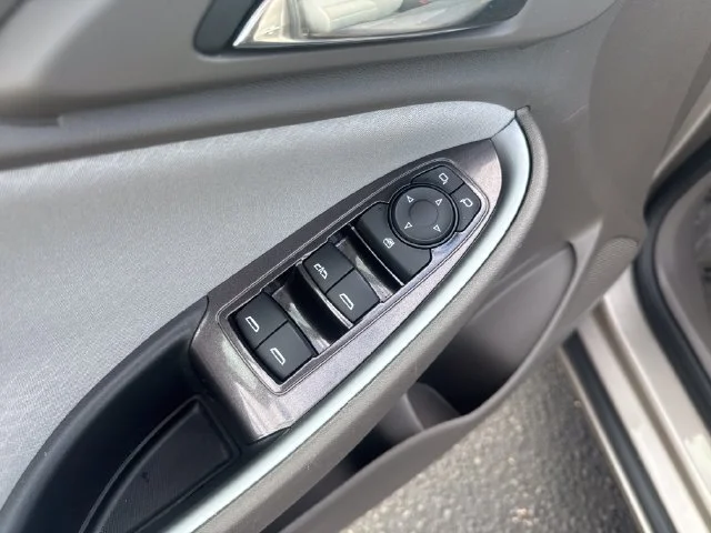Used 2025 Mineral Gray Metallic Chevrolet 1LT image 13