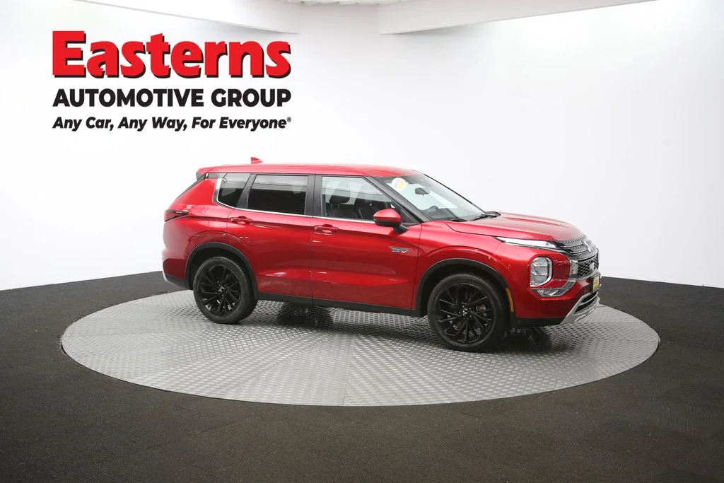 Used 2023 Red Mitsubishi SE image 46