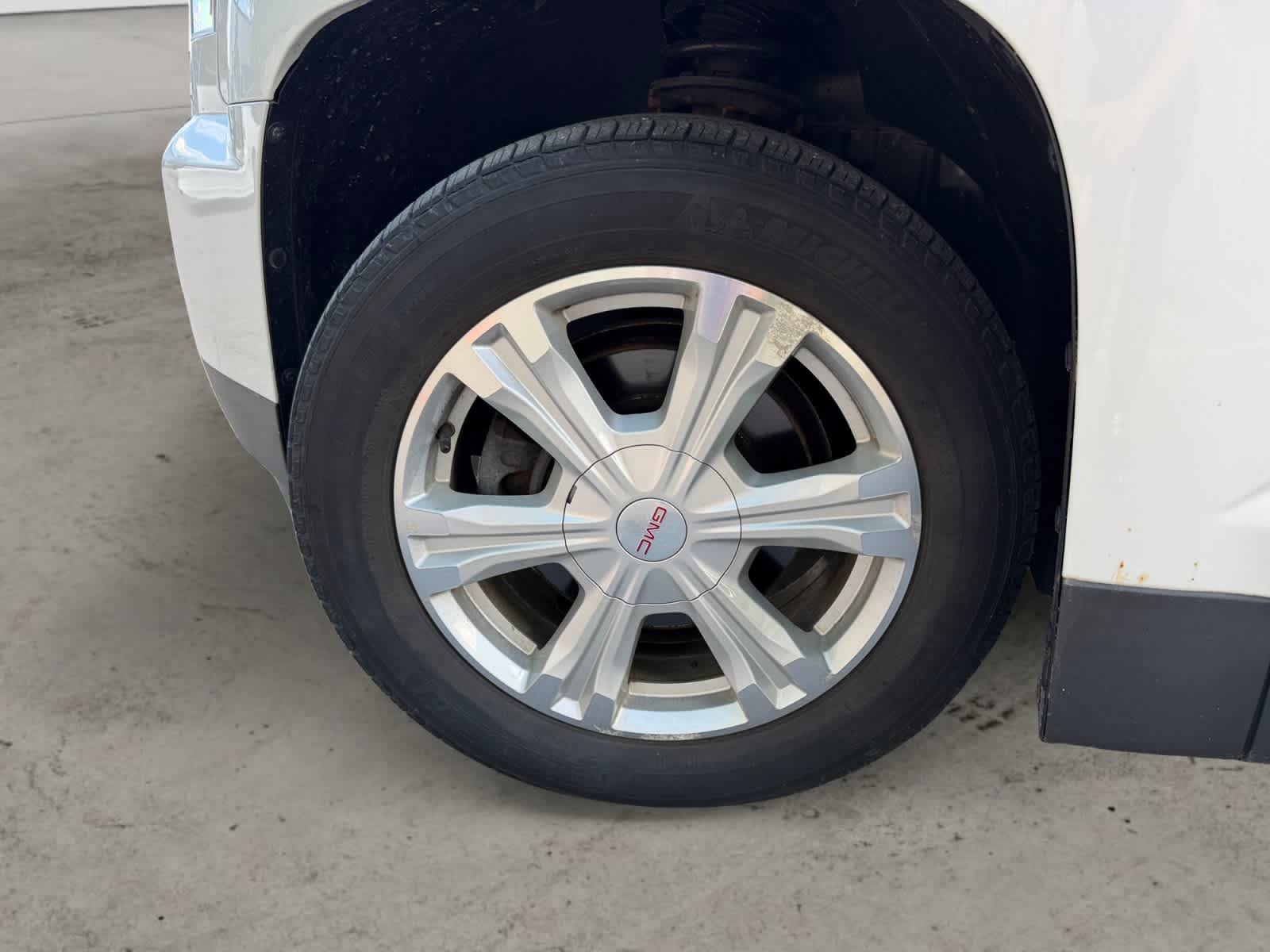 Used 2017 White Frost Tricoat GMC SLE image 9