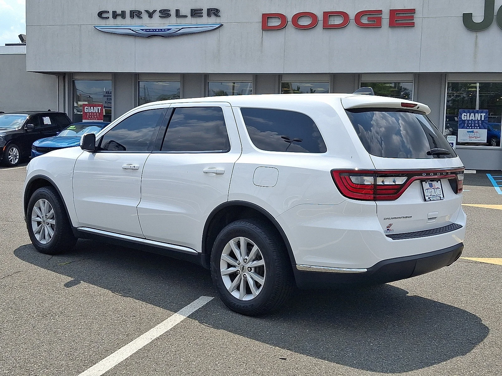Used 2019 White Knuckle Clearcoat Dodge SXT image 5