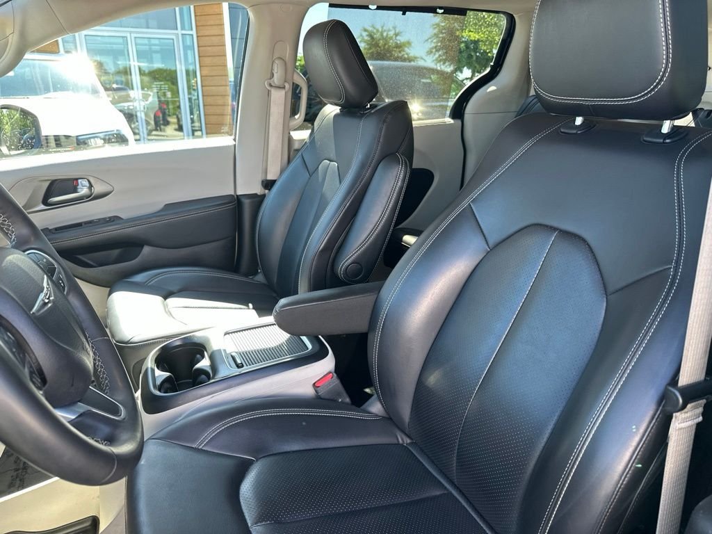 Used 2023 Blue Chrysler Touring L image 25