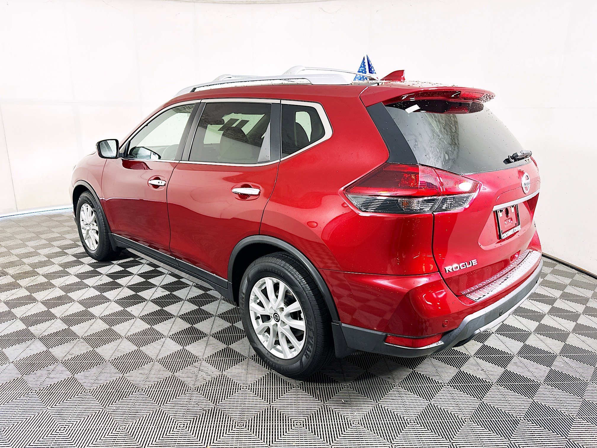 Used 2020 Scarlet Ember Tintcoat Nissan SV image 5