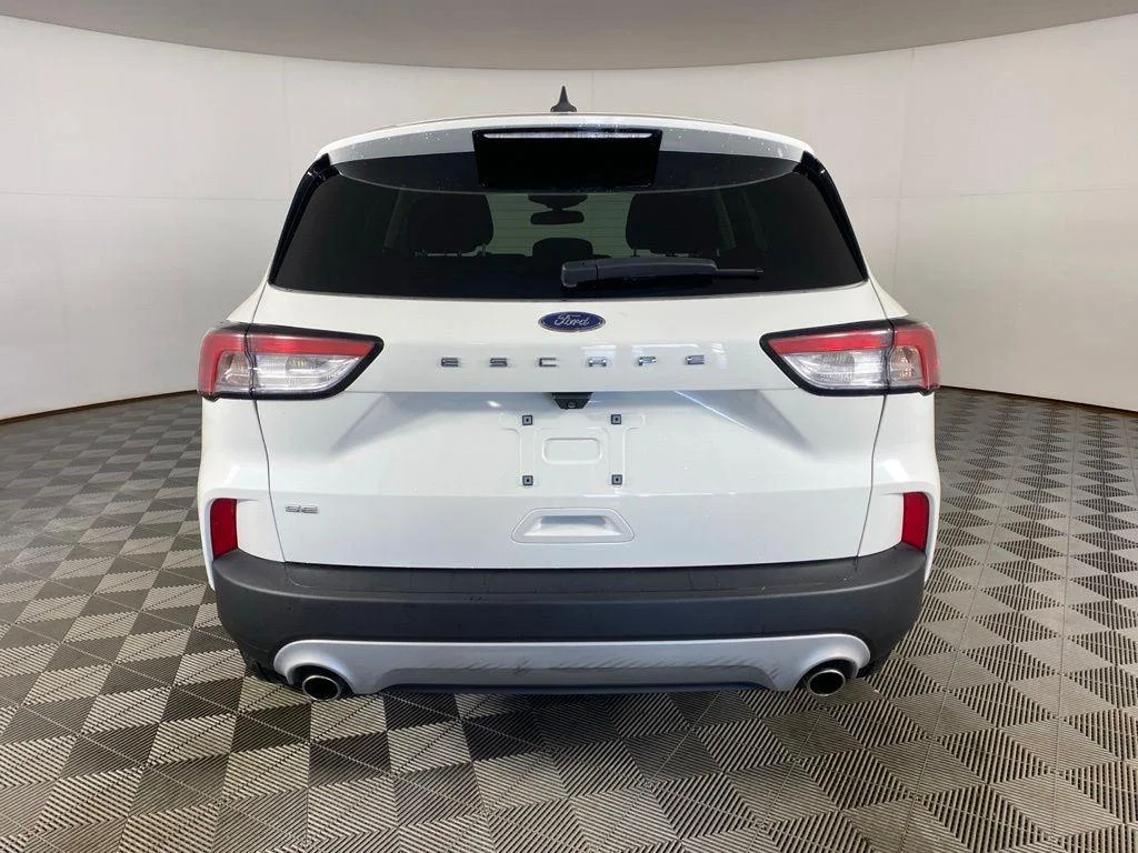 Used 2022 White Metallic Ford SE image 5
