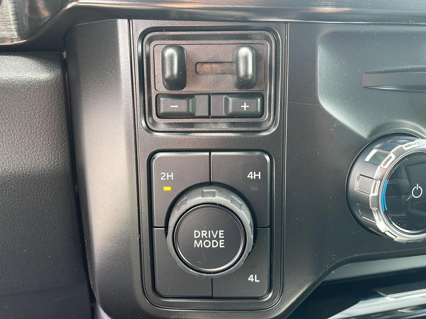 New 2026 Agate Black Metallic Ford LARIAT image 22
