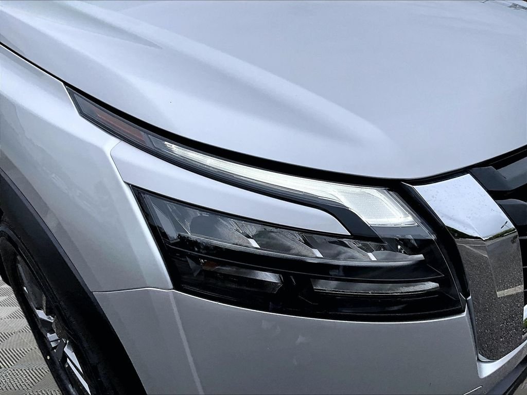 Used 2024 Silver Nissan SV image 33