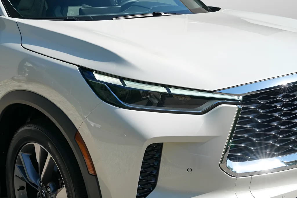 Used 2024 White INFINITI LUXE image 11