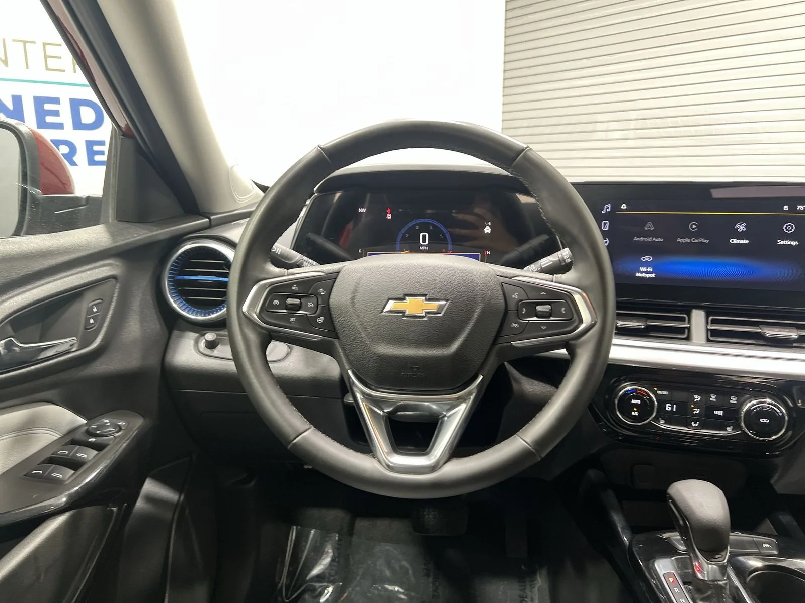 2025 Chevrolet Trax LT - Photo 14