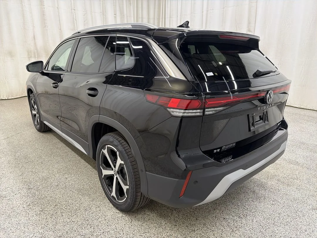 New 2026 Deep Black Pearl Volkswagen SE image 9