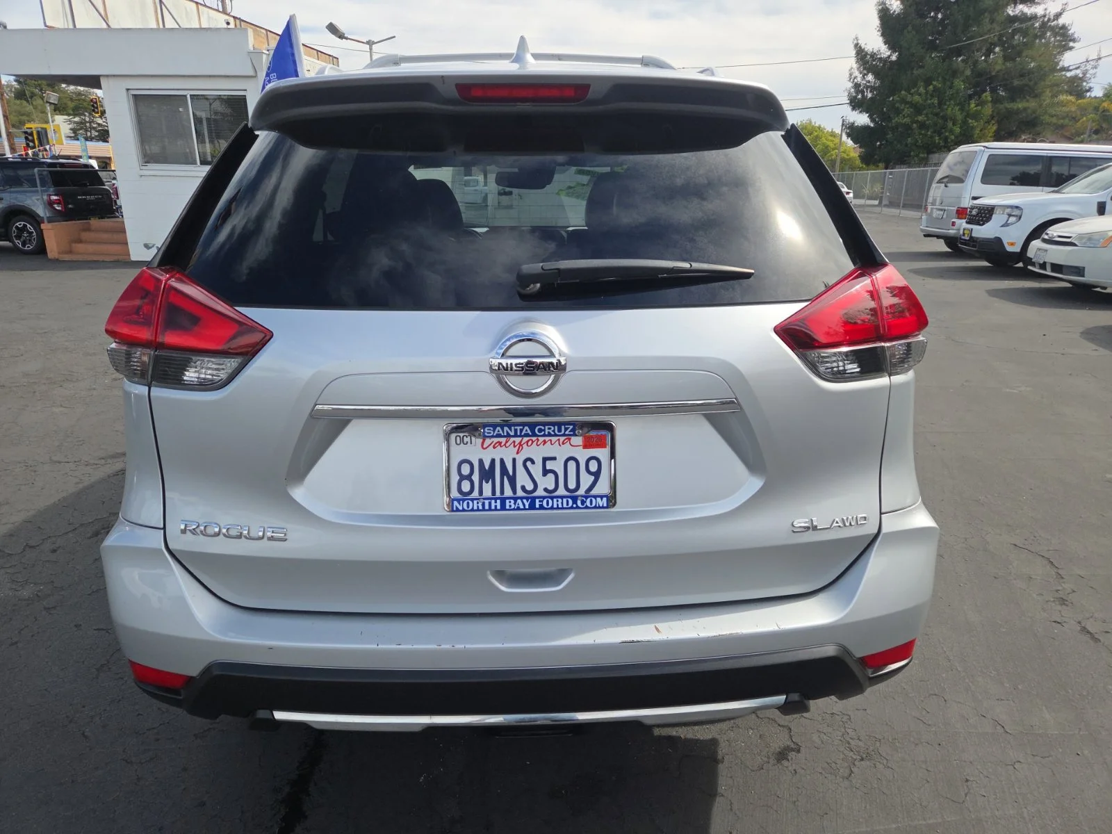 Certified Used 2018 Brilliant Silver Nissan SL image 6