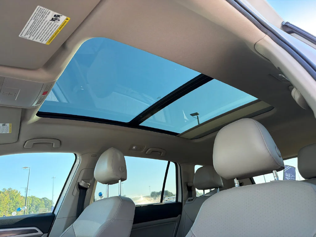 Used 2019 White Volkswagen SEL image 33